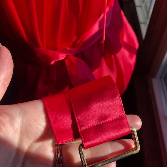 BCBG Gorgeous Pink Satin Top! 🌸🌺🌷 - Picture 5 of 8